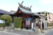国庁の跡に建つ田所明神社