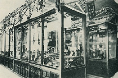 大正4年(1915年)に物産陳列館で開催された広島県物産共進会の会場風景　(広島市公文書館所蔵)の画像
