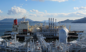 CNLNGを搭載したLNG船が広島ガス廿日市工場に入港
