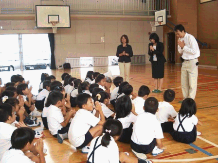 ｐicture of Interacting with Minami-kanon　Elementary School students