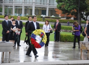 エクアドル大統領慰霊碑参拝