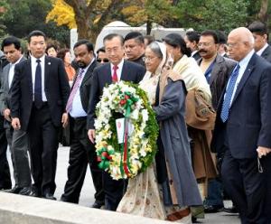 バングラデシュ首相慰霊碑参拝