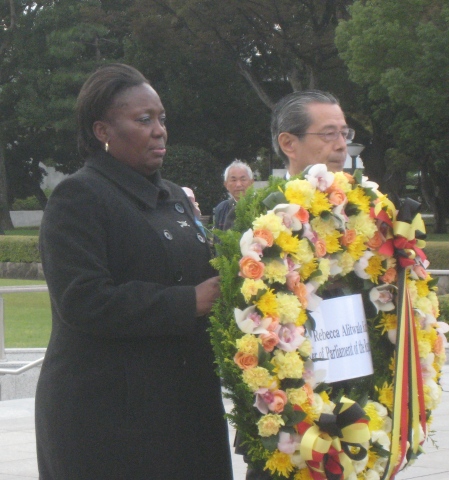 Speaker Gadaga visiting the Cenotaph for the A-bomb Victims