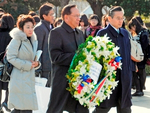 President Abu Zahar holding a wreath