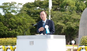 UN Secretary General making a speech at the Peace Memorial Ceremony