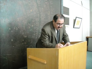 Iraqi Foreign Minister writing a message at the Peace Memorial Museum