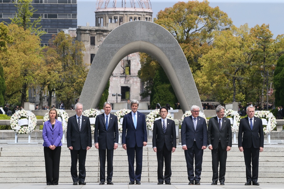 The picture of From left to right; High Representative Mogherini, Minister Dion, Minister Hammond, Secretary Kerry, Minister Kishida, Minister Steinmeier, Minister Gentiloni, Minister Ayrault