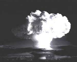 アメリカによる史上初の水爆実験 （昭和27年11月）の画像