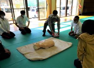 救命の手順及び、AEDの使用方法を学ぶ