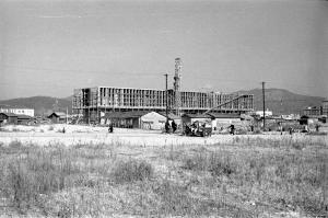 21　昭和26年(1951年)​　建設中の平和記念資料館【写真】