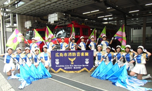 広島市消防音楽隊カラーガード7名の写真