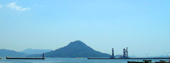 広島港から見える似島