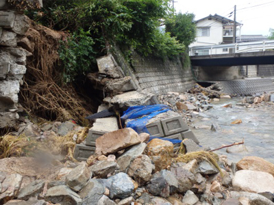 大林町高谷川の被災護岸の画像