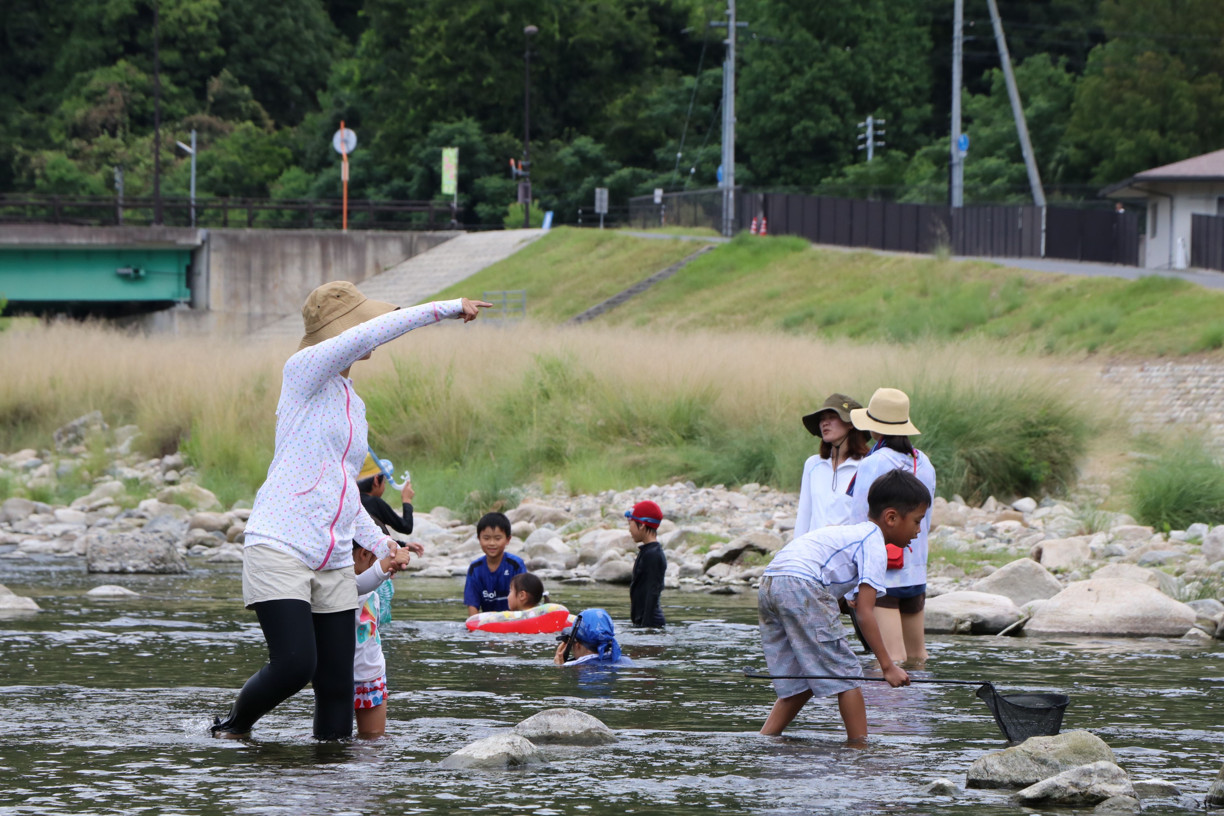 夏のプレーパーク「プレーパークで川を遊ぼう」を開催しました!の画像