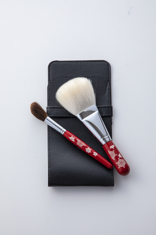 image of Cosmetic Brushes/Jewelry and Lacquered Cosmetic Brushes2
