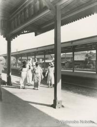 広島駅ホーム 【写真】　昭和11年（1936年）7月29日　渡辺襄撮影
