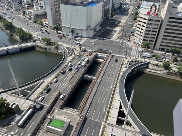上空から駅前大橋の写真