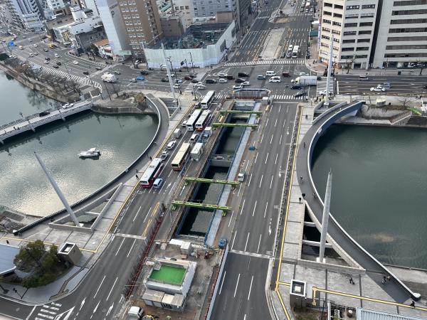 上空から駅前大橋の写真
